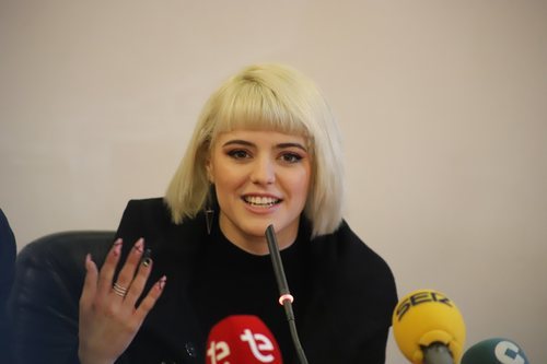 Alba Reche, compareciendo ante los medios en su recibimiento en Elche