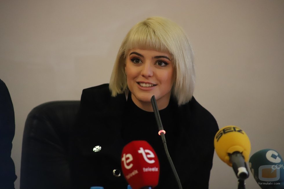 Alba Reche, hablando con los medios en el Ayuntamiento de Elche
