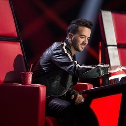 Luis Fonsi aprieta el pulsador como coach en 'La Voz'