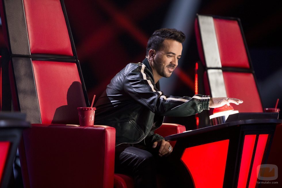 Luis Fonsi aprieta el pulsador como coach en 'La Voz'
