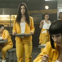 Una reclusa mira a Zulema mientras come en 'Vis a Vis'