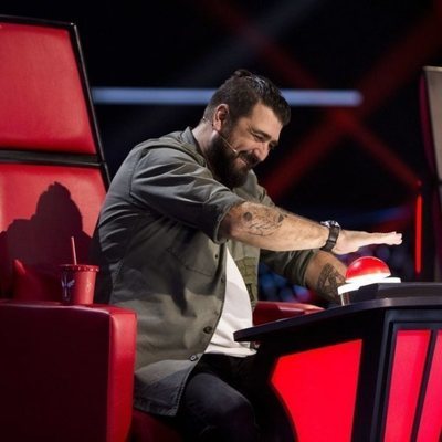 Antonio Orozco aprieta el pulsador como coach en 'La Voz'