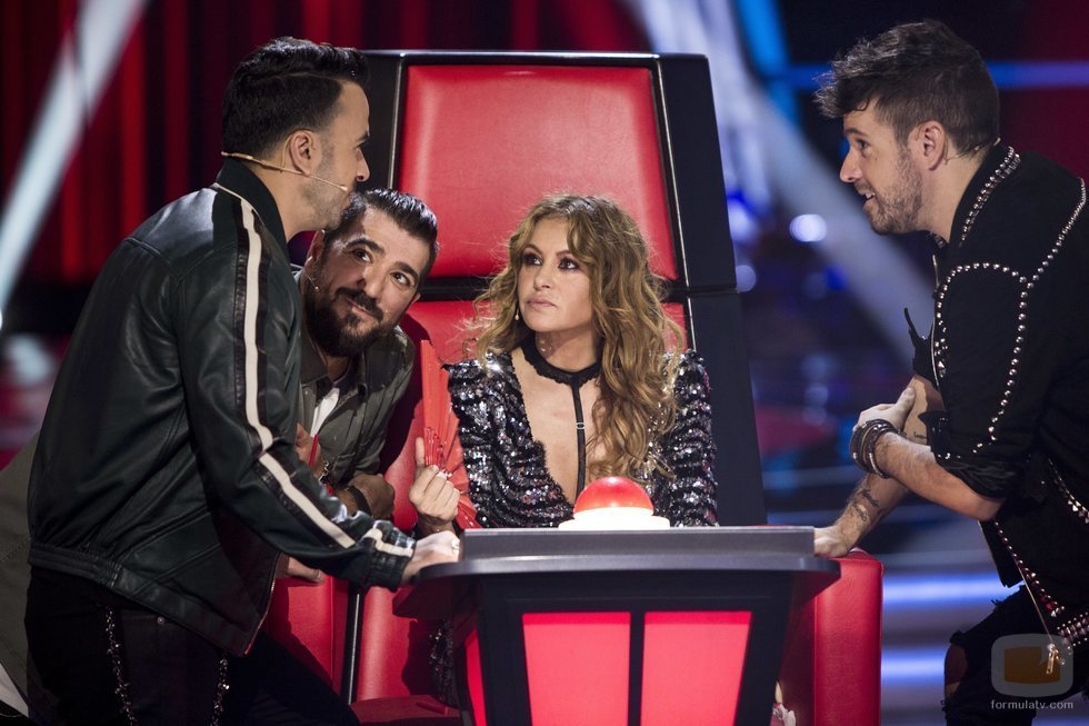 Los coaches de 'La Voz' deliberan en plató