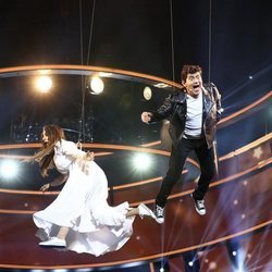 Silvia Abril y José Corbacho imitan a Amaia Romero y Alfred García en 'Tu cara me suena'