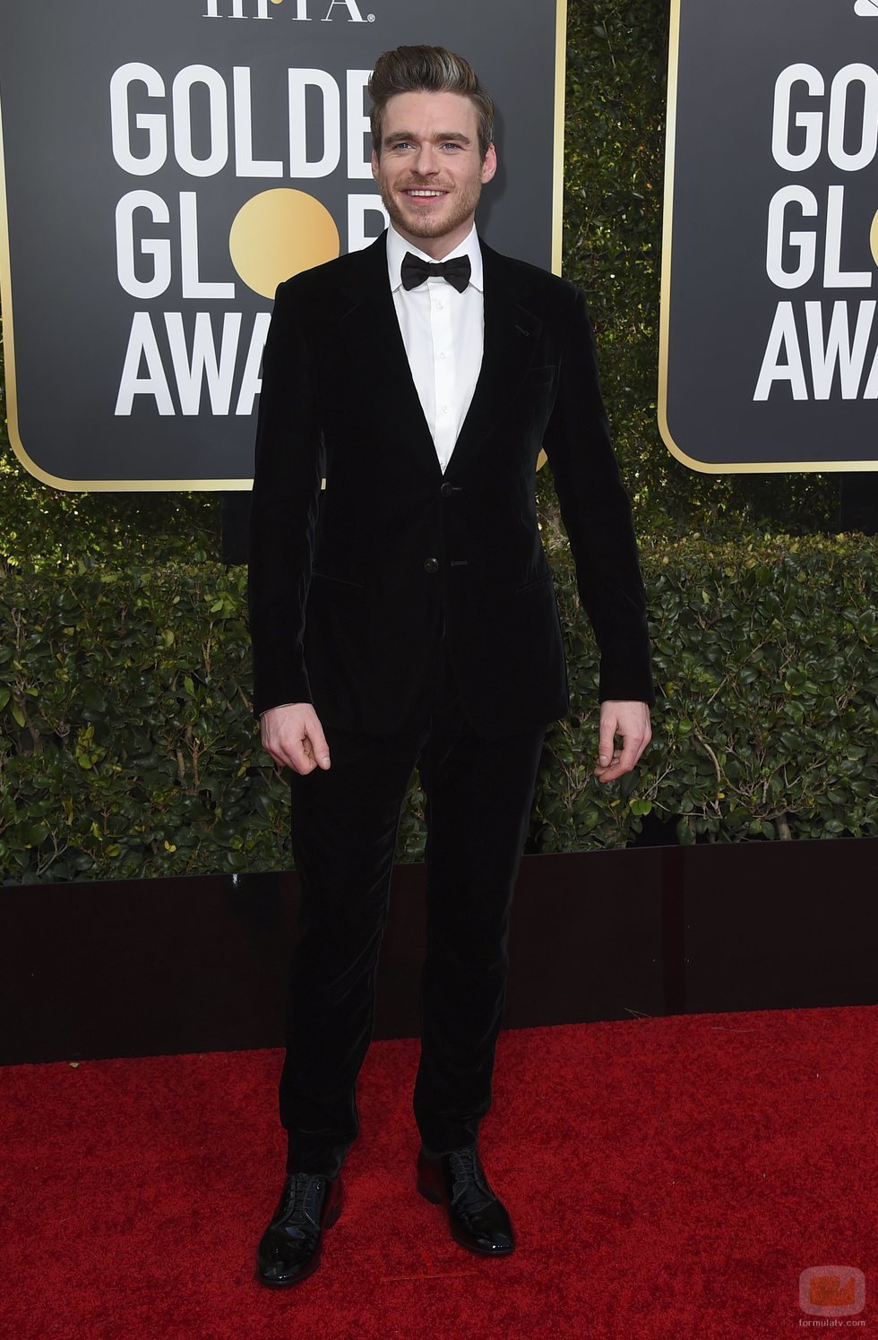 Richard Madden en la alfombra roja de los Globos de Oro 2019