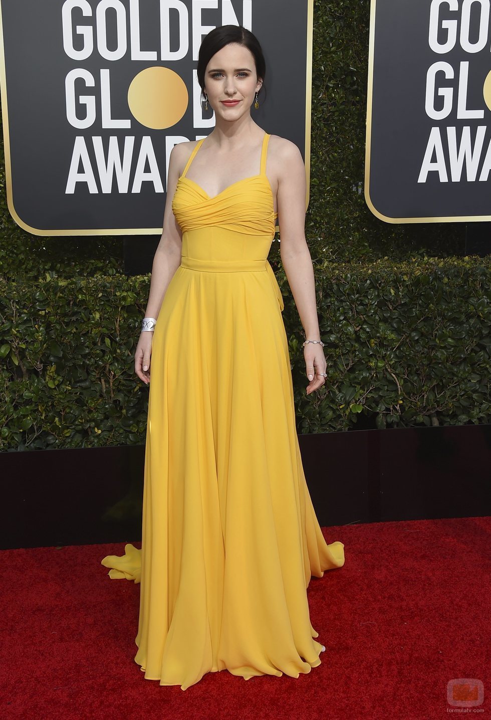 Rachel Brosnahan en la alfombra roja de los Globos de Oro 2019