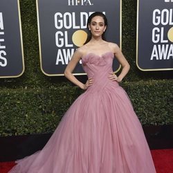 Emmy Rossum en la alfombra roja de los Globos de Oro 2019