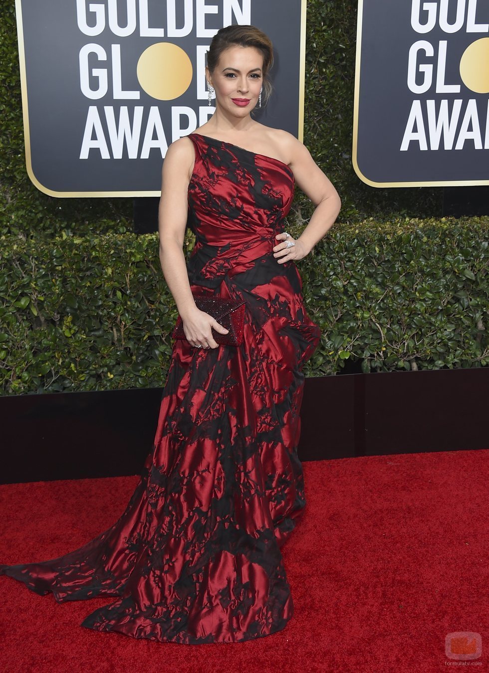 Alyssa Milano en la alfombra roja de los Globos de Oro 2019