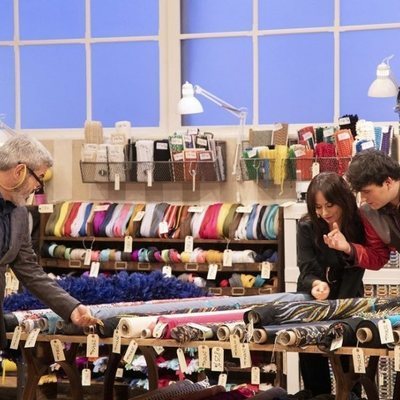 El jurado de 'Maestros de la costura' revisa las telas con que competirán los aprendices