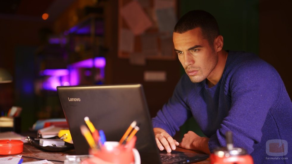 Jesús Mosquera en el papel de Hugo en 'Toy Boy'
