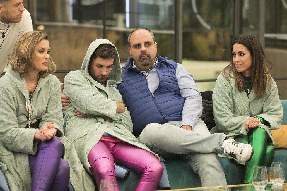 Julio Ruz abrazando a Alejandro Albalá en la gala 2 de 'GH Dúo'