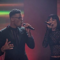 Famous y Natalia cantan junto a sus compañeros "Somos" en los Premios Forqué 