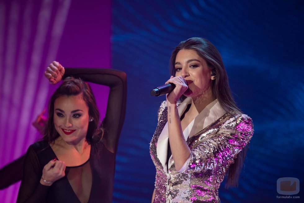 Ana Guerra interpretando "Bajito" en los Premios Forqué 2019