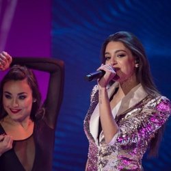 Ana Guerra interpretando "Bajito" en los Premios Forqué 2019