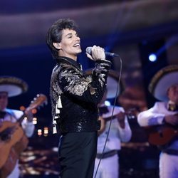 Carlos Baute es Juan Gabriel en la Gala 12 de 'Tu cara me suena'