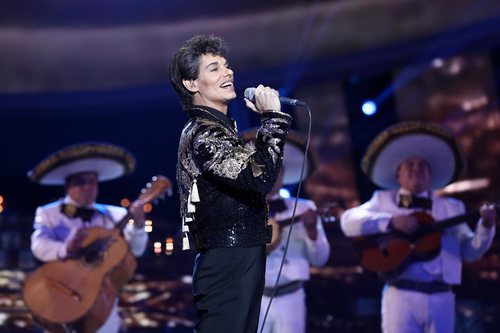 Carlos Baute es Juan Gabriel en la Gala 12 de 'Tu cara me suena'