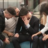 Fede Renecchi llorando junto con sus amigos tras no ser salvado en la gala 3 de 'GH Dúo'