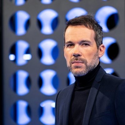 Javier Gómez en las fotos promocionales de 'Turno de palabra'