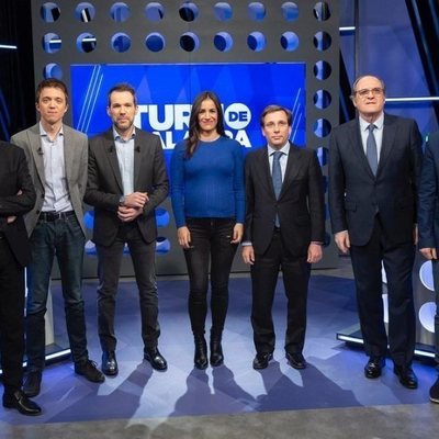 Foto de grupo del estreno de 'Turno de palabra'