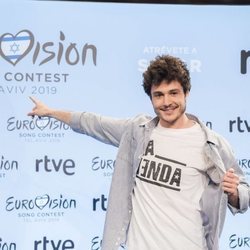 Miki posa en la rueda de prensa como representante de España en Eurovisión 2019