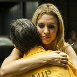 Macarena y Sole se abrazan en los pasillos de 'Vis a vis' en la cuarta temporada