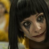 Zulema maquillada en el suelo de la cárcel de 'Vis a vis' en la cuarta temporada