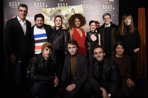 Equipo de 'Boca Norte' junto a directivos de TVE