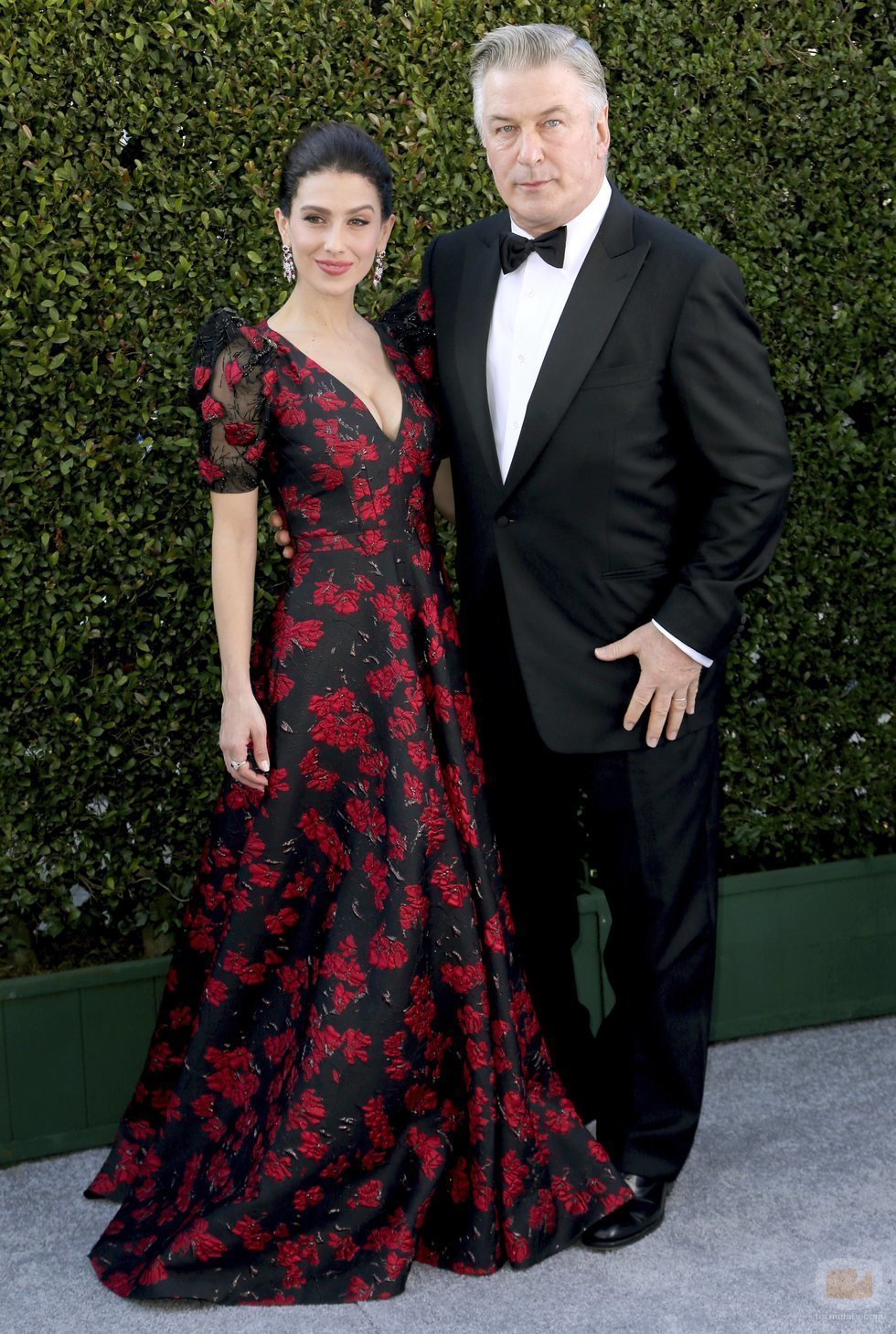 Alec Baldwin e Hilaria Baldwin en la alfombra roja de los SAG Awards 2019