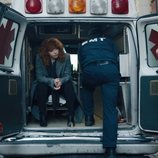Nadia sube a una ambulancia en 'Muñeca rusa'