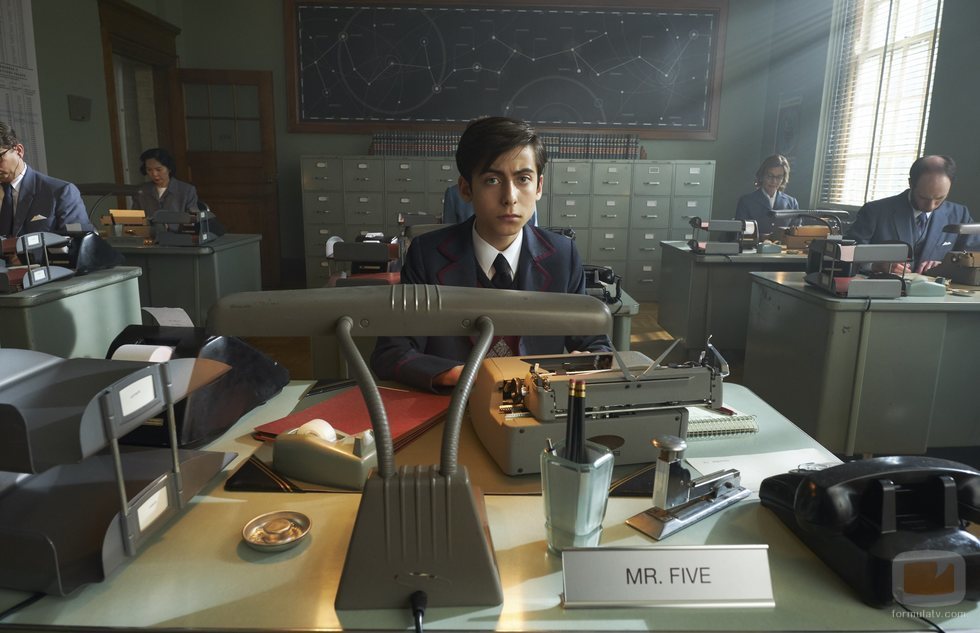 Aidan Gallagher interpreta a Number Five en 'The Umbrella Academy' en Netflix