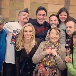 Laura Caballero y el elenco de 'La que se avecina' en el rodaje de la temporada 12