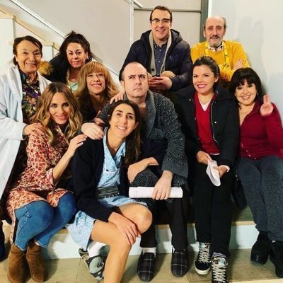 Parte del reparto de la temporada 12 de 'La que se avecina' junto a su directora Laura Caballero
