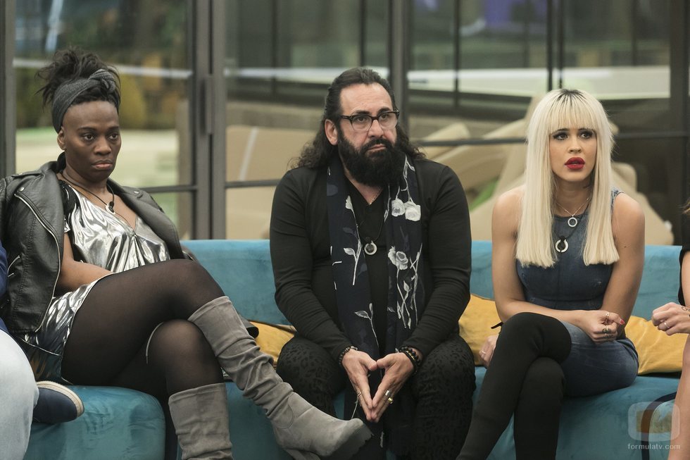 Carolina Sobe, Ylenia Padilla y Juan Miguel durante la Gala 5 de 'GH Dúo'