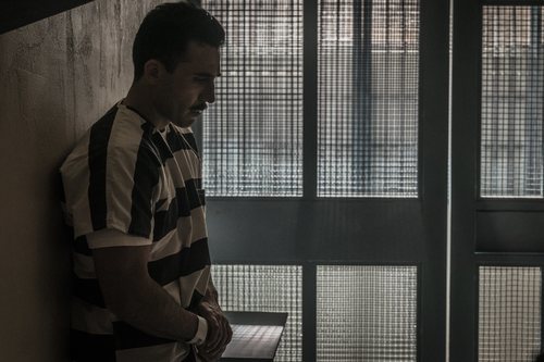 Miguel Ángel Silvestre, encarcelado en la miniserie 'En el corredor de la muerte'