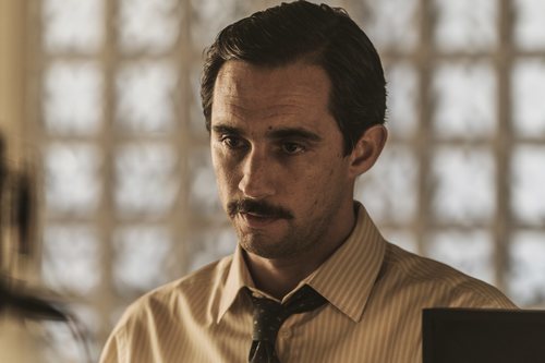 Simão Cayatte es Charles Bennet en la miniserie 'En el corredor de la muerte'