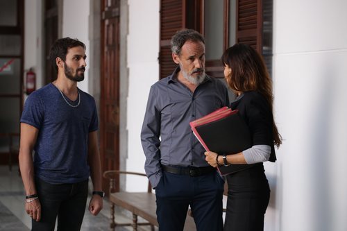 Raúl Prieto, Francesc Garrido y Goya Toledo en la nueva serie de HBO 'La Sala'