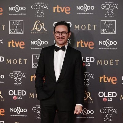 Carlos Santos posa en la alfombra roja de los Premios Goya 2019