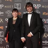 Manu Guix y su mujer en la alfombra roja de los Premios Goya 2019