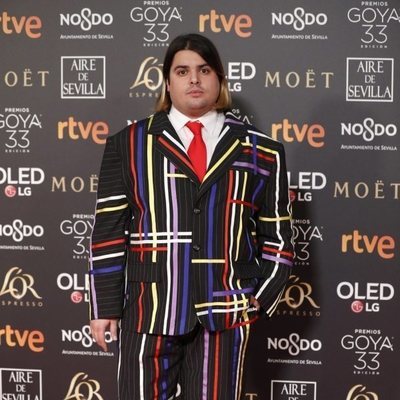 Brays Efe posa en la alfombra roja de los Premios Goya 2019