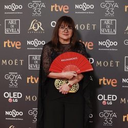 Isabel Coixet posando en la alfombra roja de los Premios Goya 2019