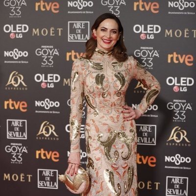Cuca Escribano posando en la alfombra roja de los Premios Goya 2019