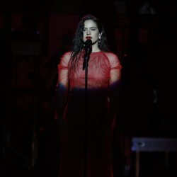 Rosalía durante su actuación en los Premios Goya 2019