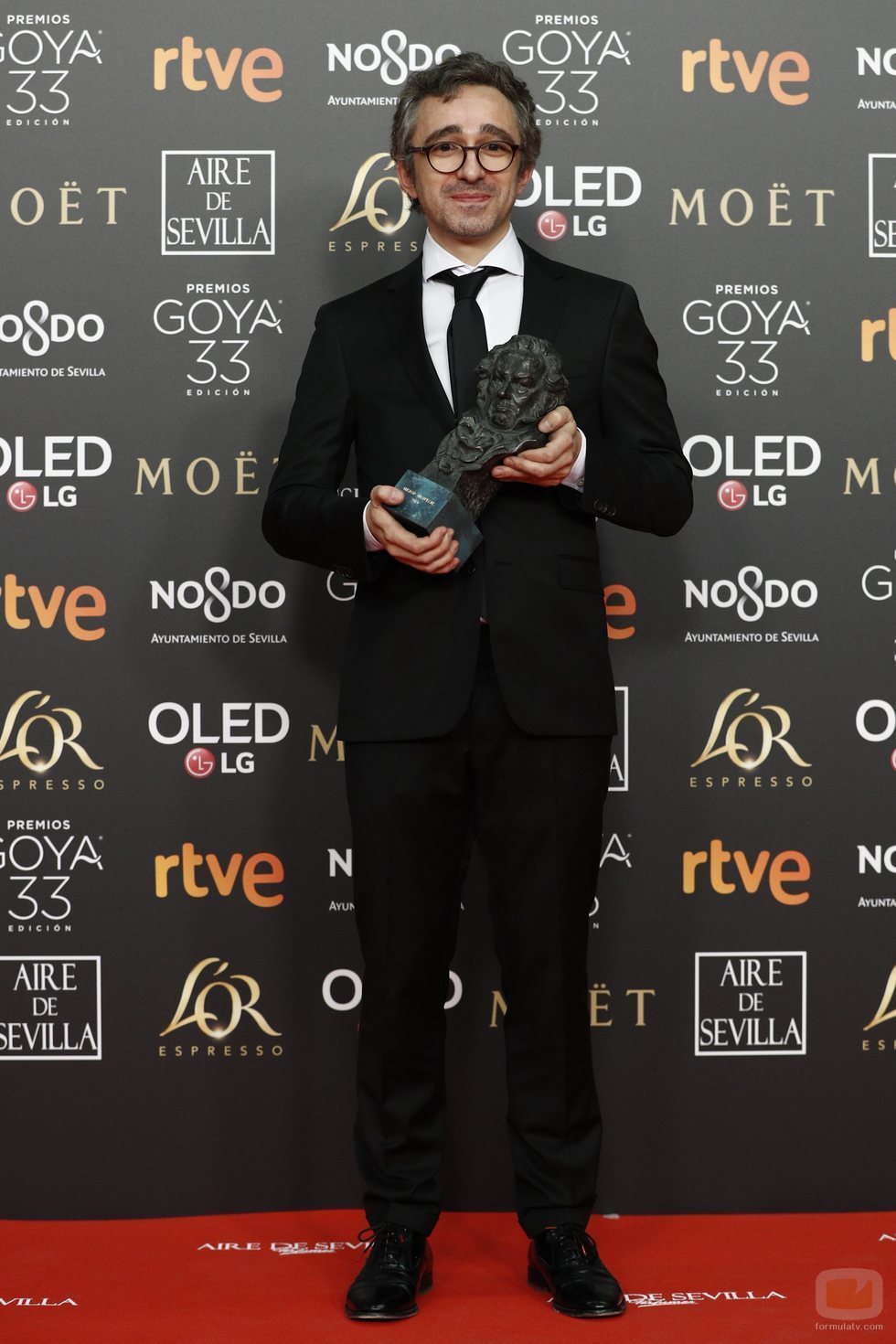 Alberto del Campo de "El reino" con su Goya 2019 a Mejor montaje