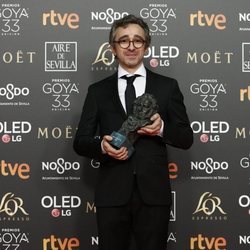 Alberto del Campo de "El reino" con su Goya 2019 a Mejor montaje