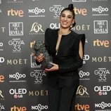 Carolina Yuste de "Carmen y Lola" con su Goya 2019 a Mejor actriz de reparto