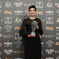 Isabel Peña con su Goya 2019 a Mejor guion original por "La noche de 12 años"