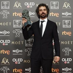 Álvaro Brechner con su Goya 2019 a Mejor guion adaptado por "El reino"