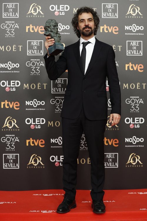 Álvaro Brechner con su Goya 2019 a Mejor guion adaptado por "El reino"