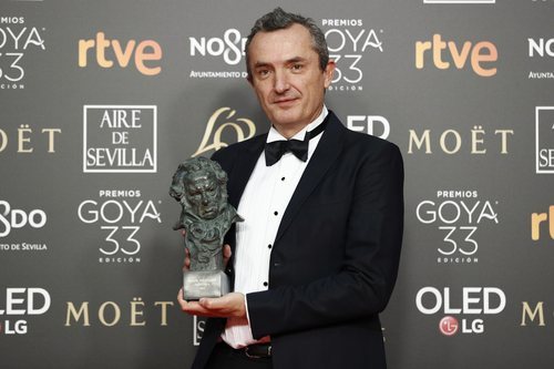 Juan Pedro de Gaspar con su Goya 2019 a Mejor dirección artística por "La sombra de la ley"