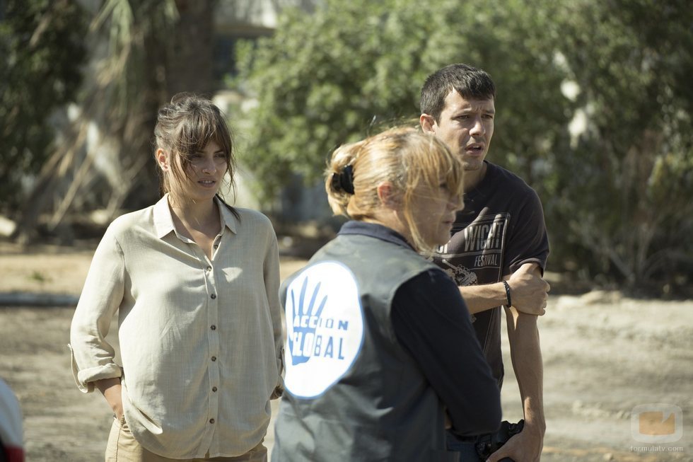 Andrea Duro, Blanca Portillo y Marcel Borrás en la nueva serie de RTVE 'Promesas de arena'